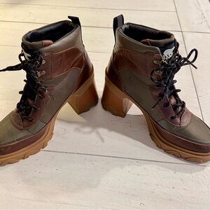 Sorel Women's Brown and Black Heeled Boots